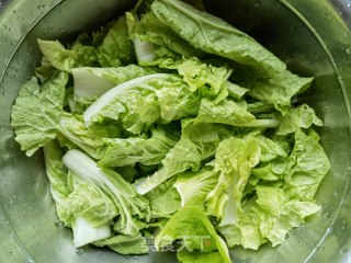 小白菜炒鹅蛋的做法步骤：1