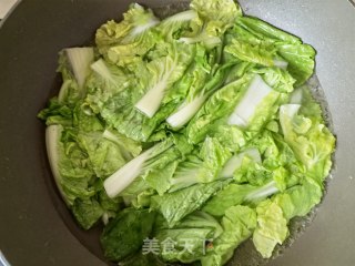 小白菜炒鹅蛋的做法步骤：2