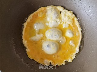 小白菜炒鹅蛋的做法步骤：5