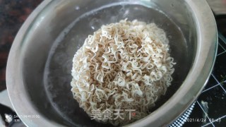 番茄瘦肉盖浇面的做法步骤：1