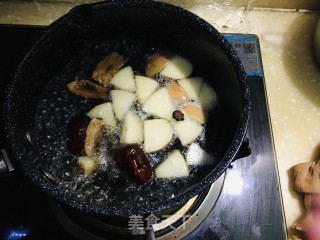 苹果红枣糖水的做法步骤：2