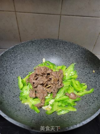 牛肉炒苦瓜的做法步骤：9