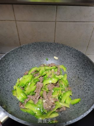 牛肉炒苦瓜的做法步骤：10