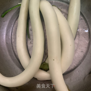 黄豆酱炒白茄瓜的做法步骤：1