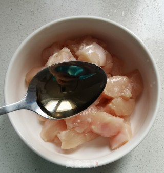 菠萝炒鸡胸肉的做法步骤：4