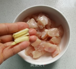菠萝炒鸡胸肉的做法步骤：5