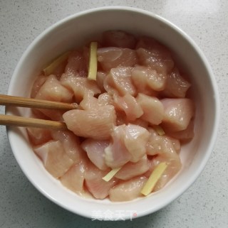 菠萝炒鸡胸肉的做法步骤：7