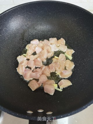 菠萝炒鸡胸肉的做法步骤：9
