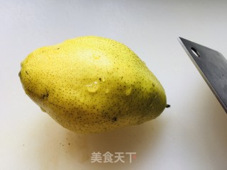 冰糖雪梨的做法步骤：1