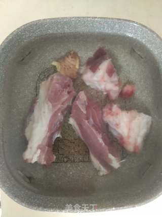 大筒骨冬瓜煲汤的做法步骤：2