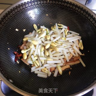 花生芽炒香干的做法步骤：5
