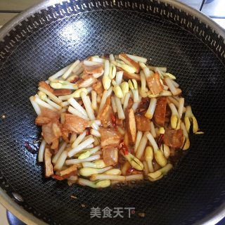 花生芽炒香干的做法步骤：6