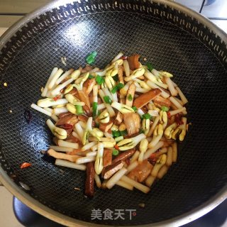 花生芽炒香干的做法步骤：7