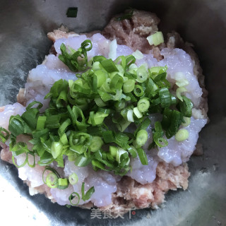 虾肉苋菜馄饨的做法步骤：2