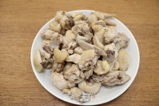 胡萝卜鲜菇鸡汤的做法步骤：3