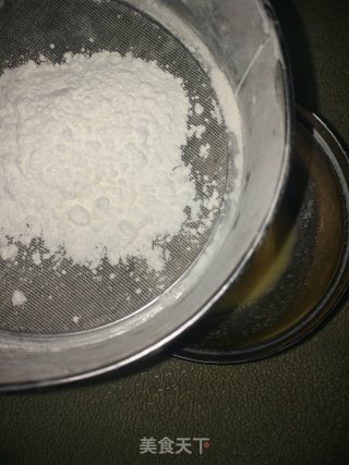 草莓红花杯子蛋糕的做法步骤：4