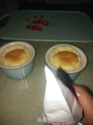 草莓红花杯子蛋糕的做法步骤：14