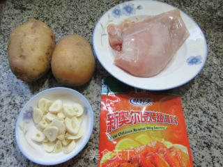 新奥尔良鸡胸肉烤土豆的做法步骤：1