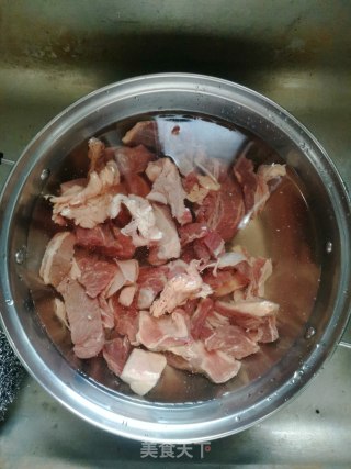 炖牛肉的做法步骤：1