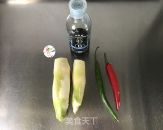 清炒茭白的做法步骤：1