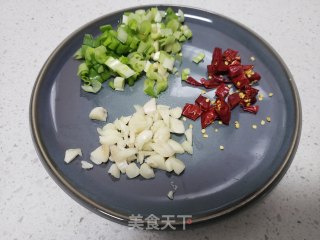 酸辣包菜丝的做法步骤：2