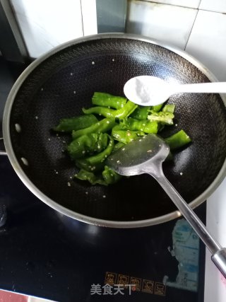 虎皮青椒鸡蛋的做法步骤：3