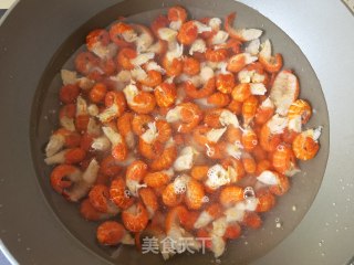 蒜蓉龙虾盖浇面的做法步骤：2