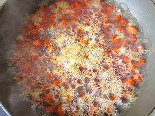蒜蓉龙虾盖浇面的做法步骤：3