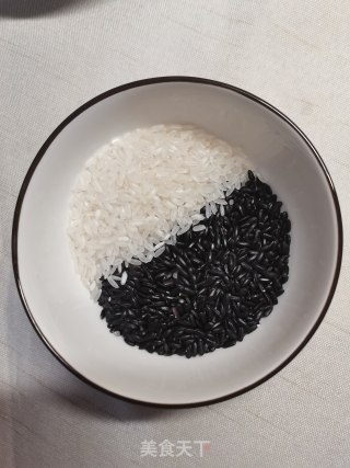 黑米粥的做法步骤：1