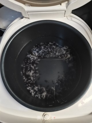 黑米粥的做法步骤：2