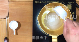 超简单蜂巢焦糖脆，口感酥脆甜蜜，微微粘牙，5分钟轻松搞定。的做法步骤：1