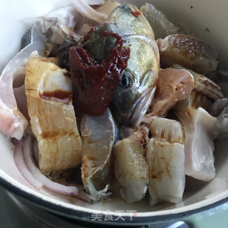 辣酱焖鲈鱼的做法步骤：7