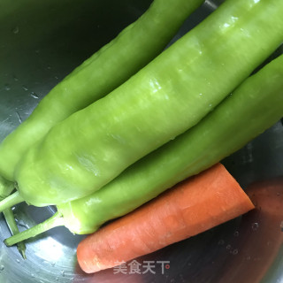 黄皮椒炒羊肉的做法步骤：1