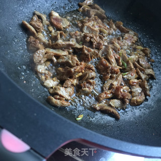黄皮椒炒羊肉的做法步骤：5