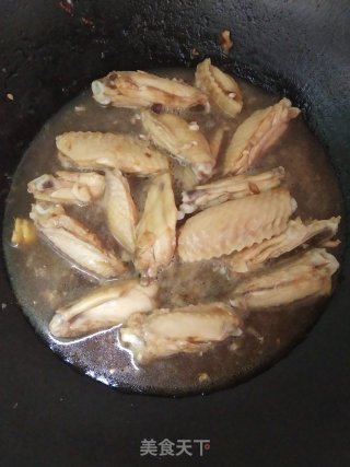 蒜香可乐焖鸡翅的做法步骤：8