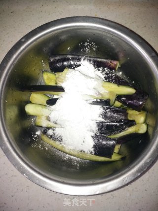 鱼香茄子的做法步骤：2