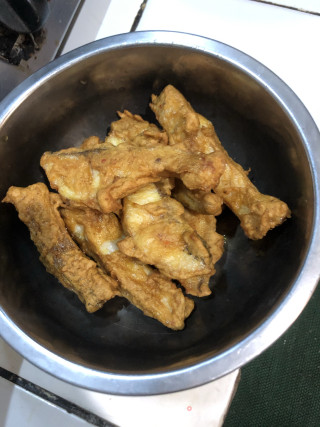 炸鱼的做法步骤：4