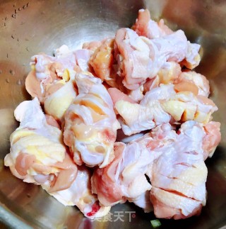 奥尔良烤鸡腿根#萌系美食#的做法步骤：2