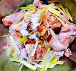 奥尔良烤鸡腿根#萌系美食#的做法步骤：3
