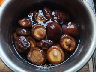 香菇肉酱的做法步骤：1