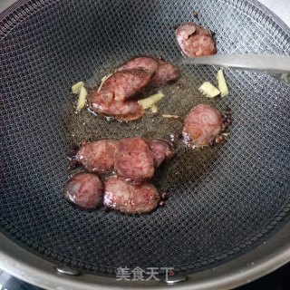 麻辣肠炒包菜的做法步骤：6