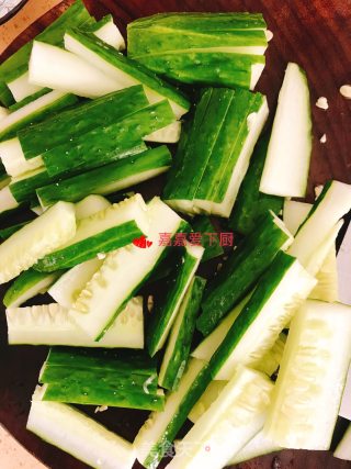 冰冰凉陈醋青瓜的做法步骤：2