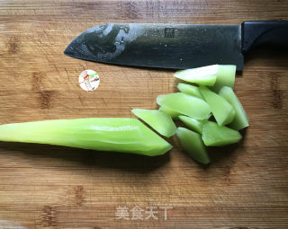 番茄炒莴笋的做法步骤：2