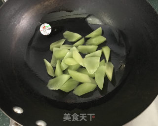 番茄炒莴笋的做法步骤：4