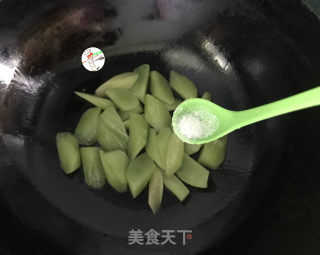 番茄炒莴笋的做法步骤：5