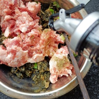 梅菜肉饼的做法步骤：10
