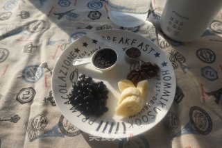 黑芝麻核桃黑豆浆的做法步骤：1