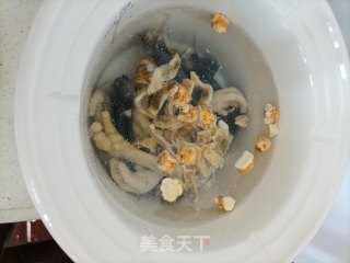 鸡爪鱼胶汤的做法步骤：6
