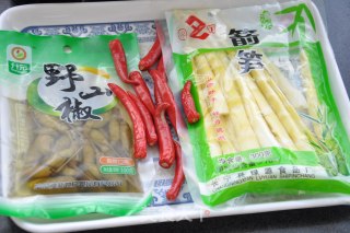 泡椒竹笋的做法步骤：1