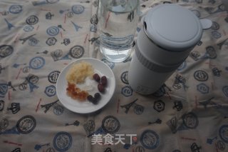 红枣银耳桃胶桂圆羹的做法步骤：1